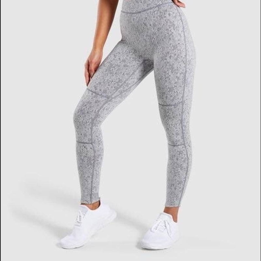 Gymshark Fleur Texture Leggings, size large-fit like a medium, grey